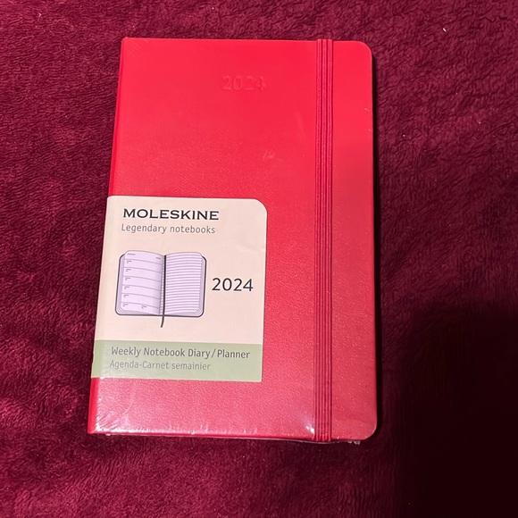 Moleskine Pocket weekly diary/planner (Red) - Picture 1 of 3